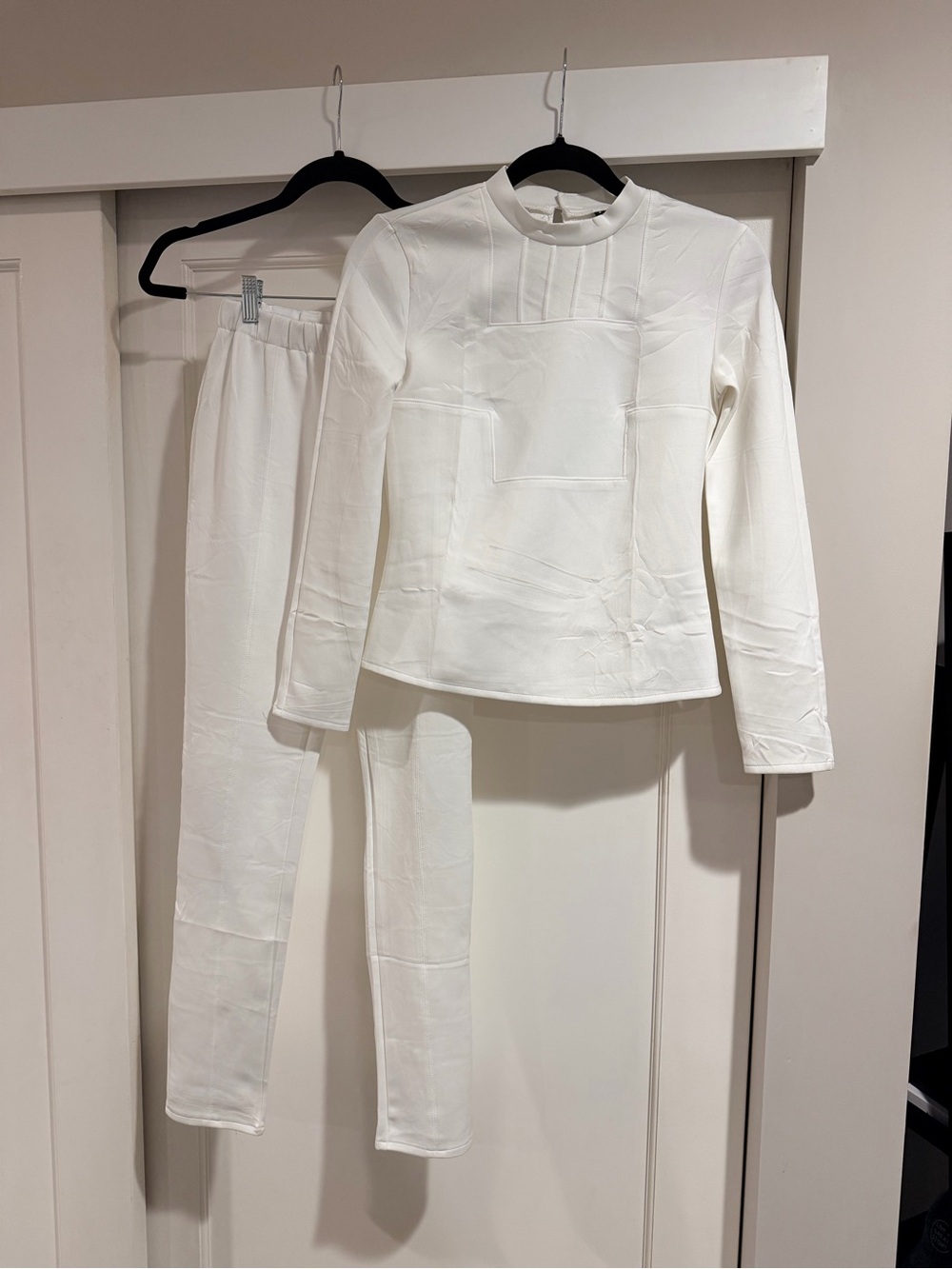 🪐Adult Star Wars Padme’ Small White Two-Piece Top & Legging Set w/ Accessories - Picture 2 of 15
